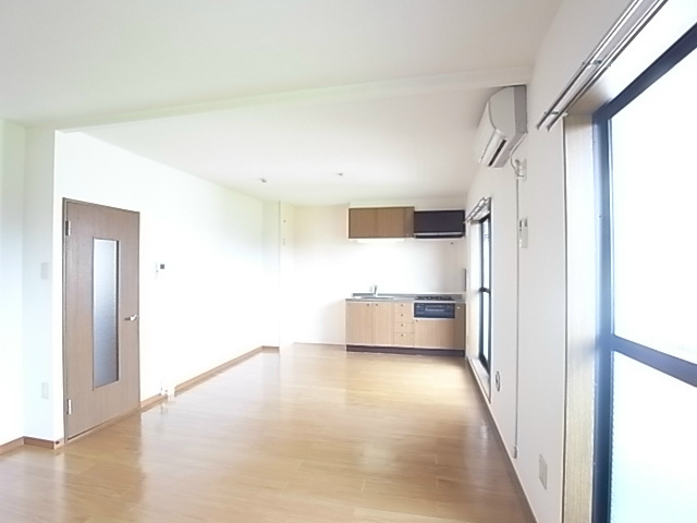 ガーデン六実 リビング