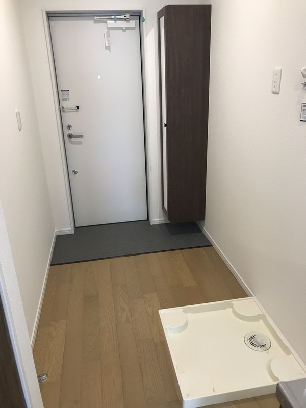 リロアン新松戸 玄関