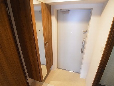 グリュックス　クレー 玄関