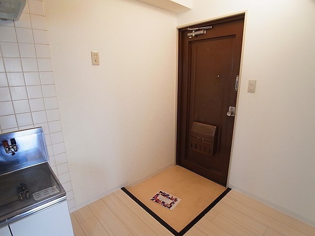 ジュネパレス新松戸第７ 玄関
