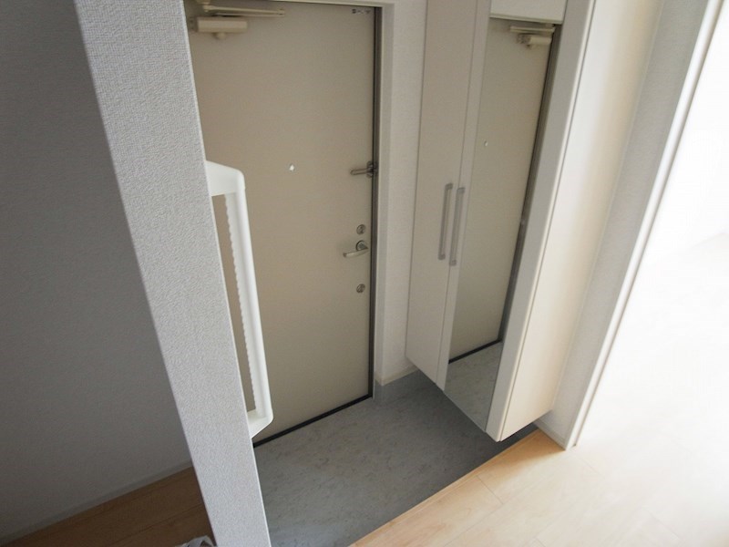 カーサ・ラッフィナートⅢ 玄関