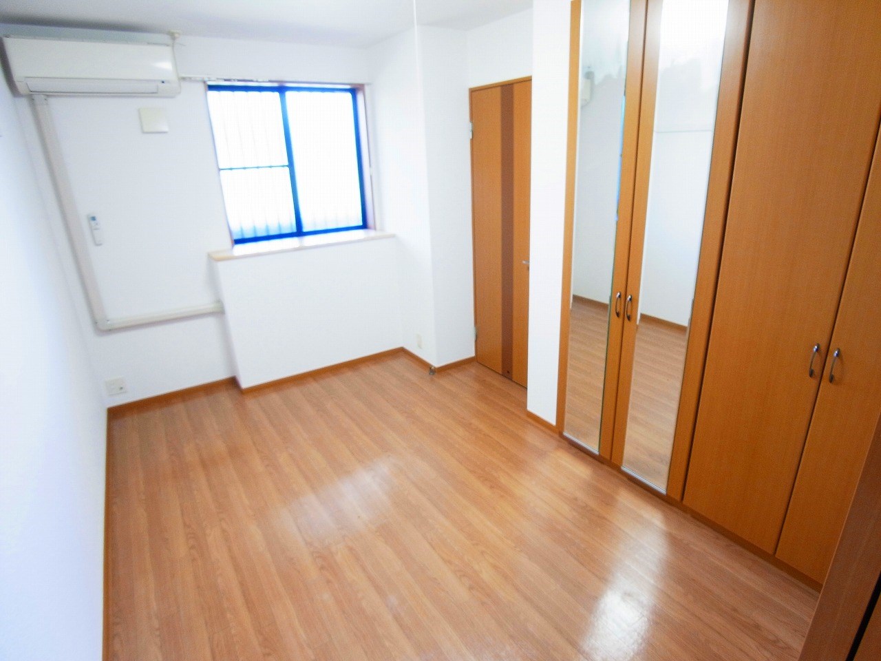 クレメント駒木C ベッドルーム