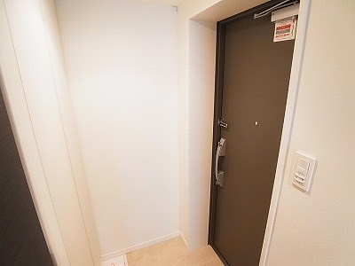 プロヴェールレジデンス 玄関