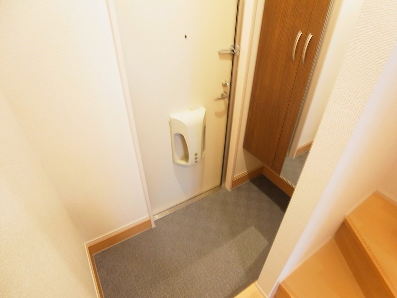 クレストフォーチュンＢ 玄関