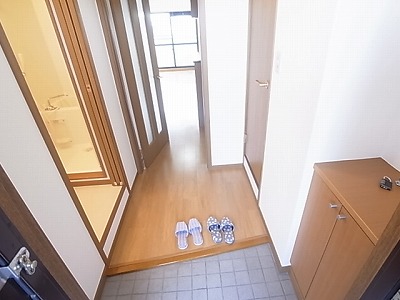 セルフィール西原 玄関