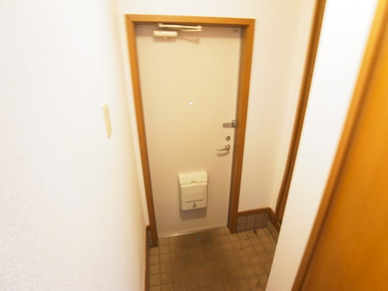 クレディ・コマＡ 玄関