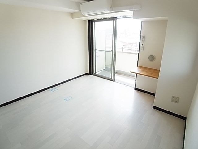 リヴェールタワー綾瀬 リビング
