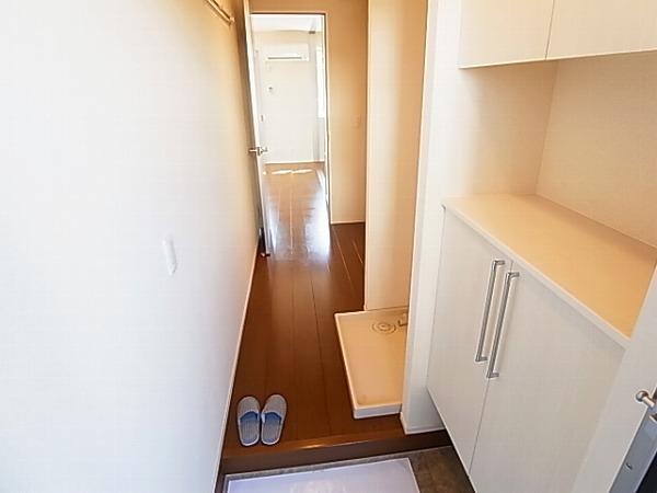 リ・サクラA・B 玄関