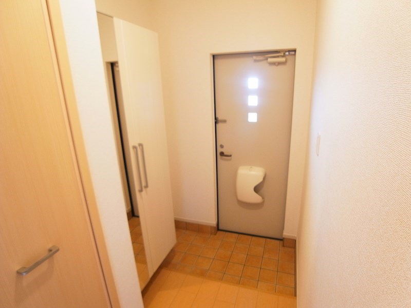 エレガントヒルⅢＢ 玄関