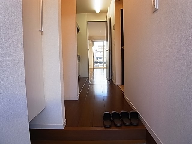 アクシス・ウィル２ 玄関