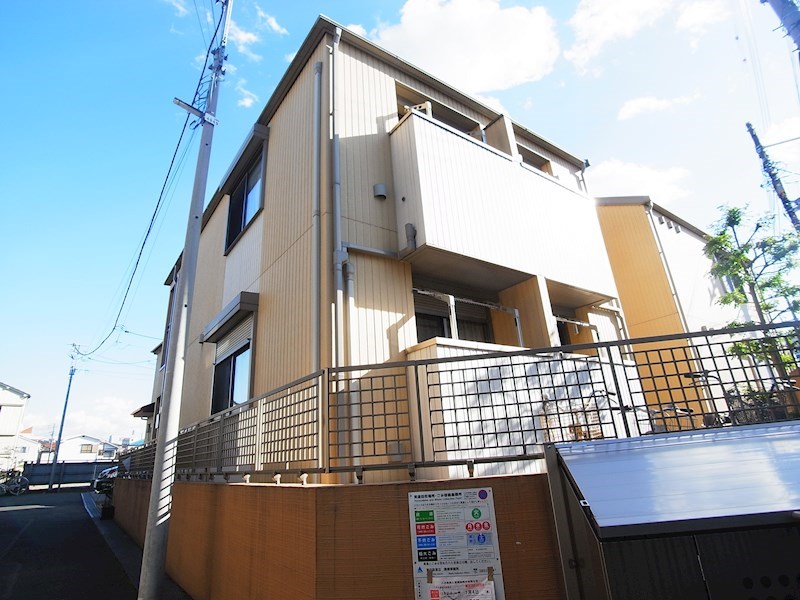 ＡＤＯＮＩＳ　ＨＯＵＳＥ 外観写真