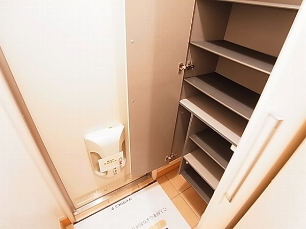 ジュネス 玄関