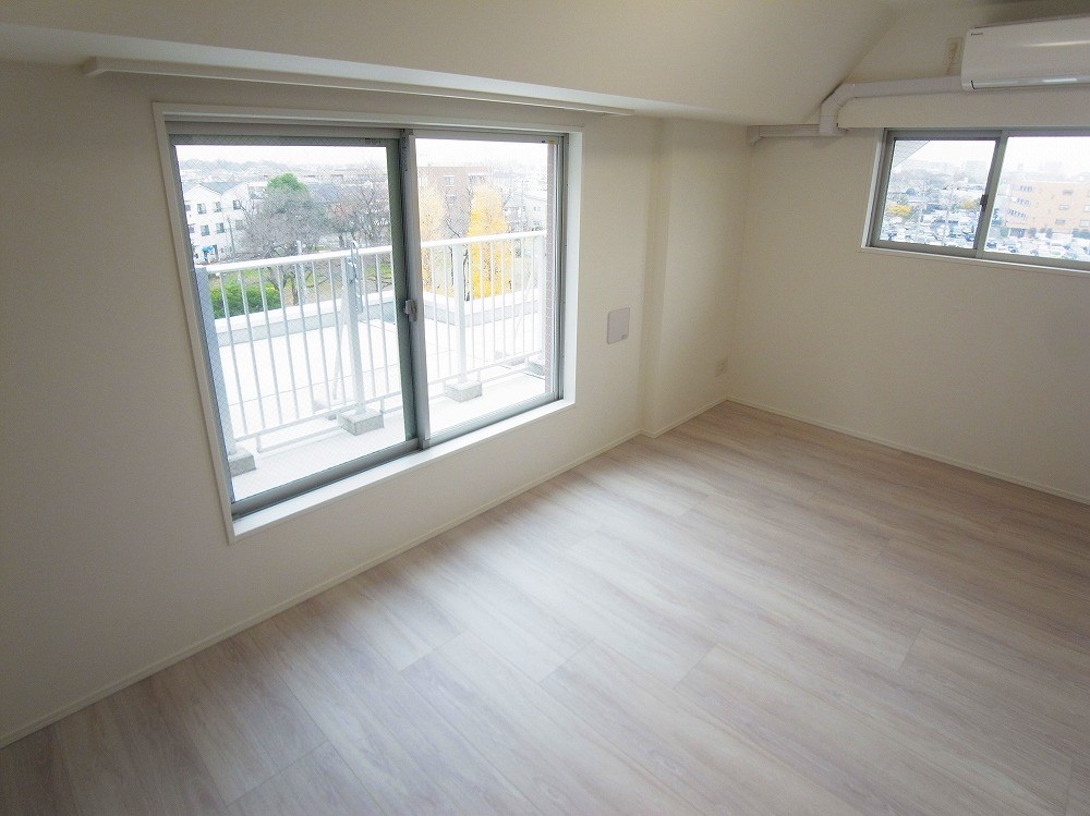 ミルーナヒルズ西新井大師ＷＥＳＴ リビング