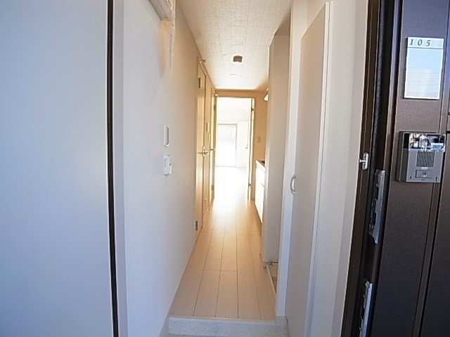 リブリ・C　West 玄関