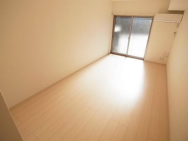 リブリ・C　West ベッドルーム