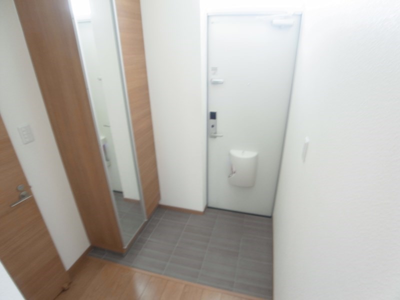 メゾンドグラン 玄関