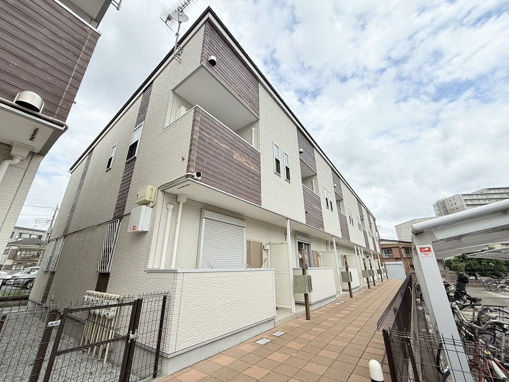 クロバーハイツＡ棟 外観写真