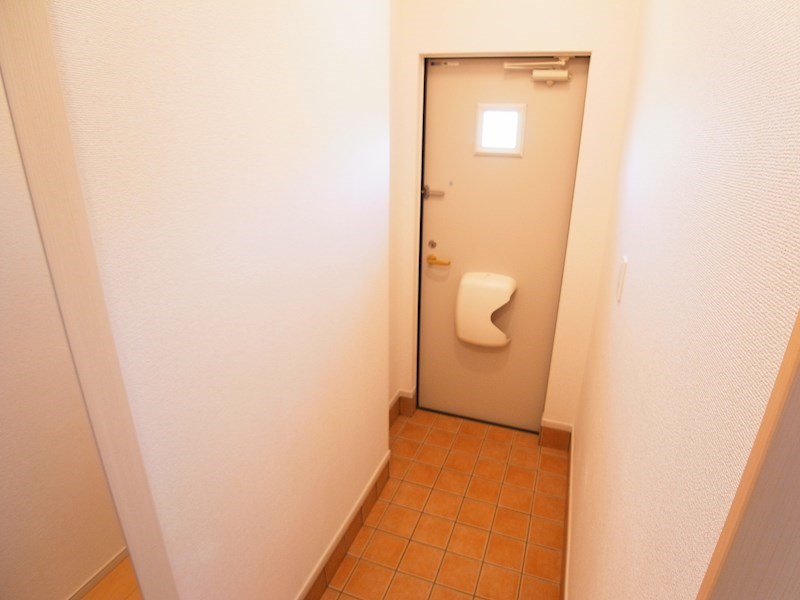 プラスターナ 玄関