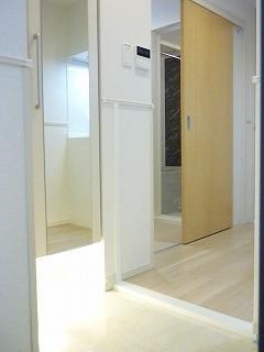 ユイマール三ノ輪 玄関