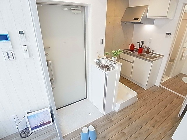 フリービング南千住 玄関