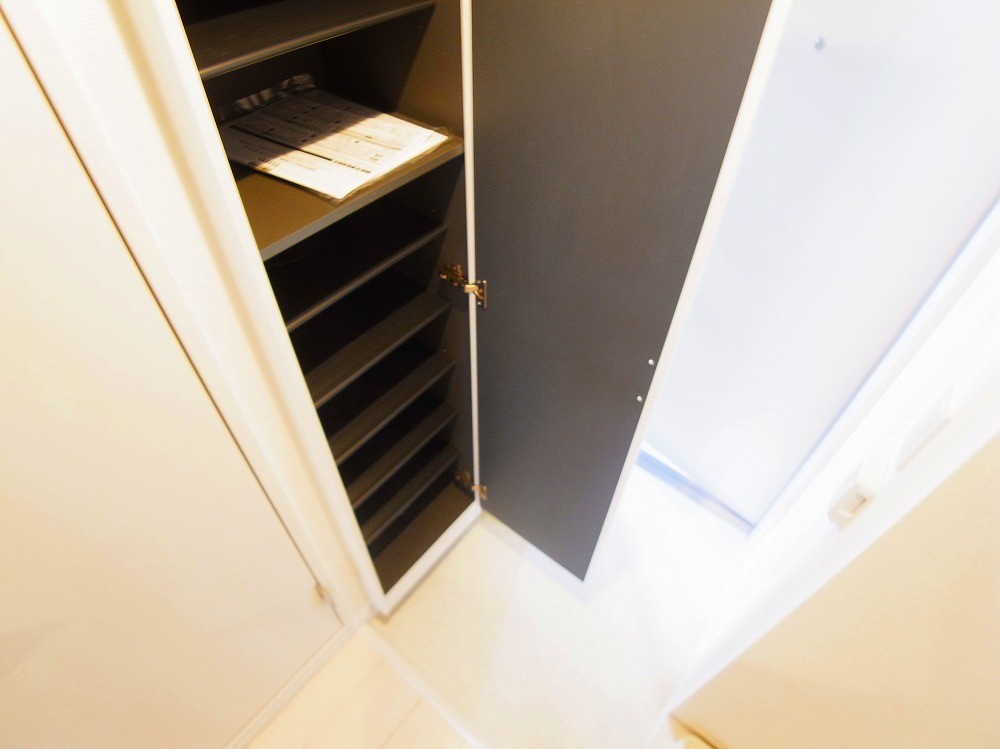 リブリ・ＳＨＩＳＵＩ１ 玄関