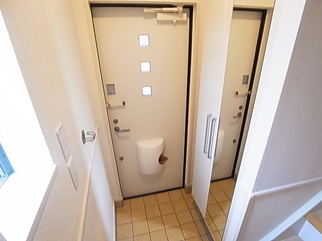 リヴェール　牧の原 玄関