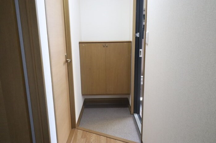 アリュールB 玄関