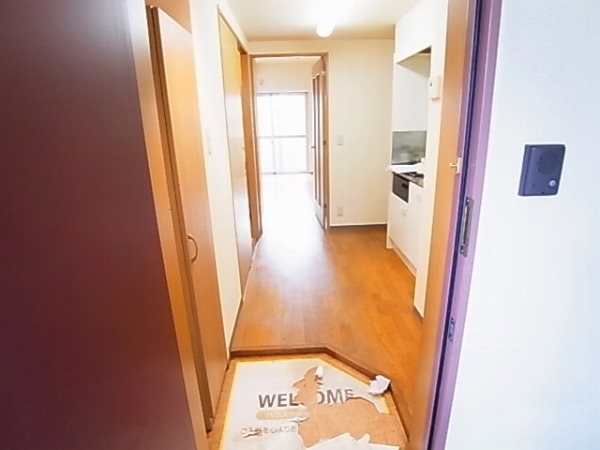 ラティニア 玄関