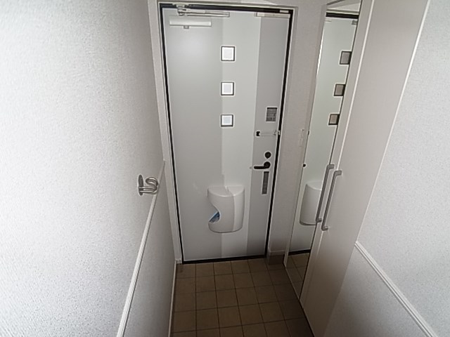 アヴェニューソラ 玄関