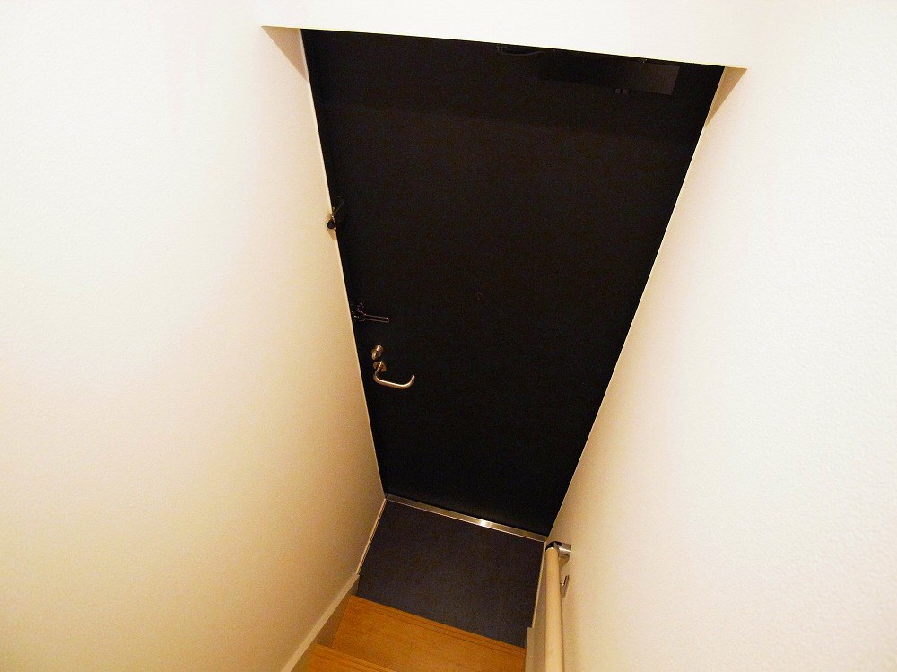 アリュイッテ青井 玄関