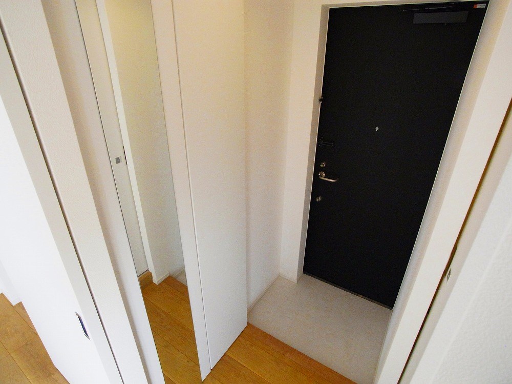 アリュイッテ青井 玄関