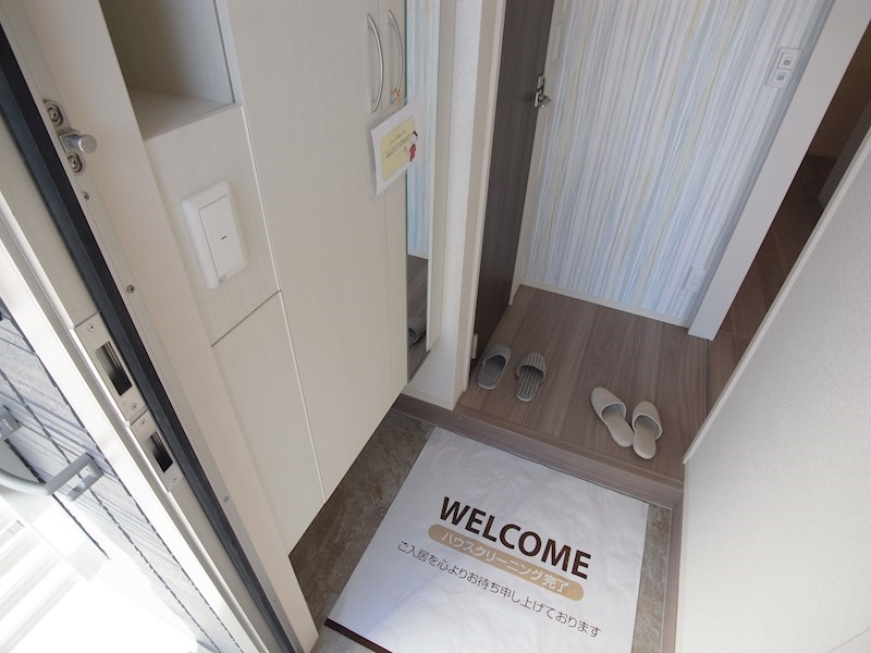 フォレヴィラージュB 玄関