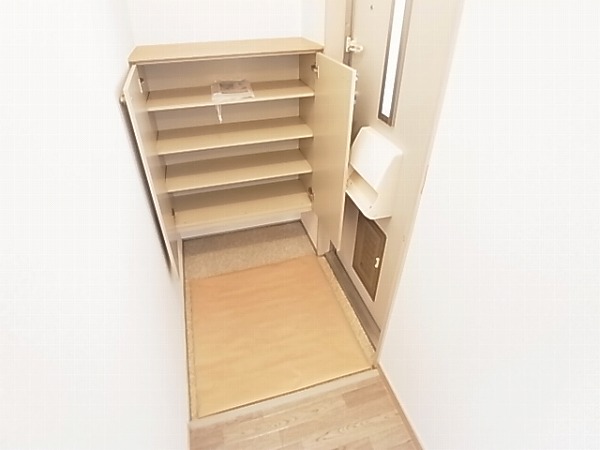 ファミーユ豊四季C 玄関