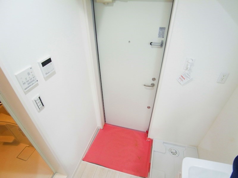 メゾンコリーヌ八柱 玄関