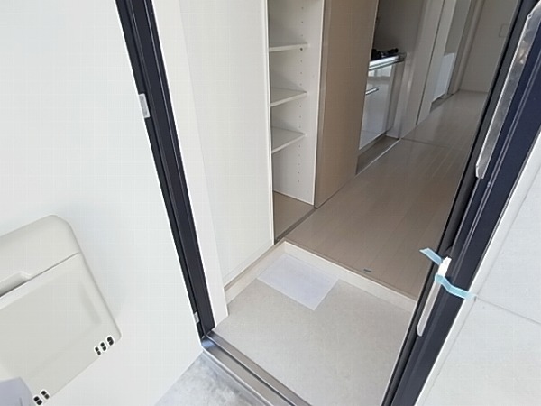 リブリ・Oz 玄関