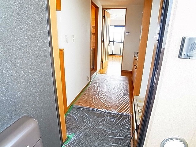 サンヒルズ新木 玄関