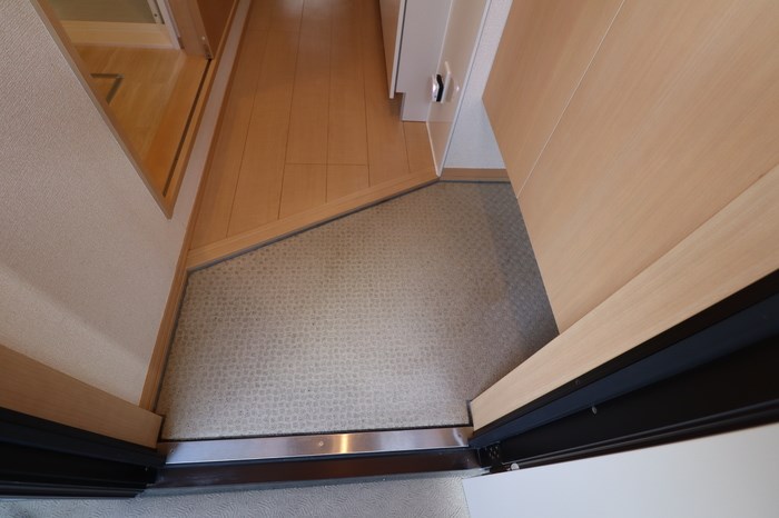 エレガンス・チヨダ２ 玄関