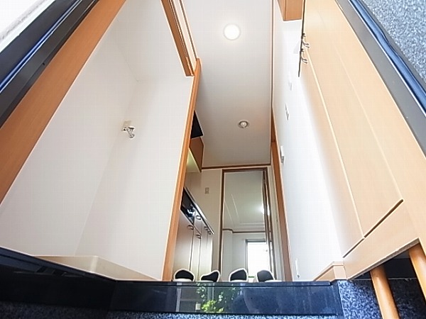 ピアリープレイス 玄関