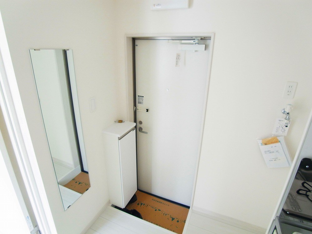 マーレ綾瀬 玄関