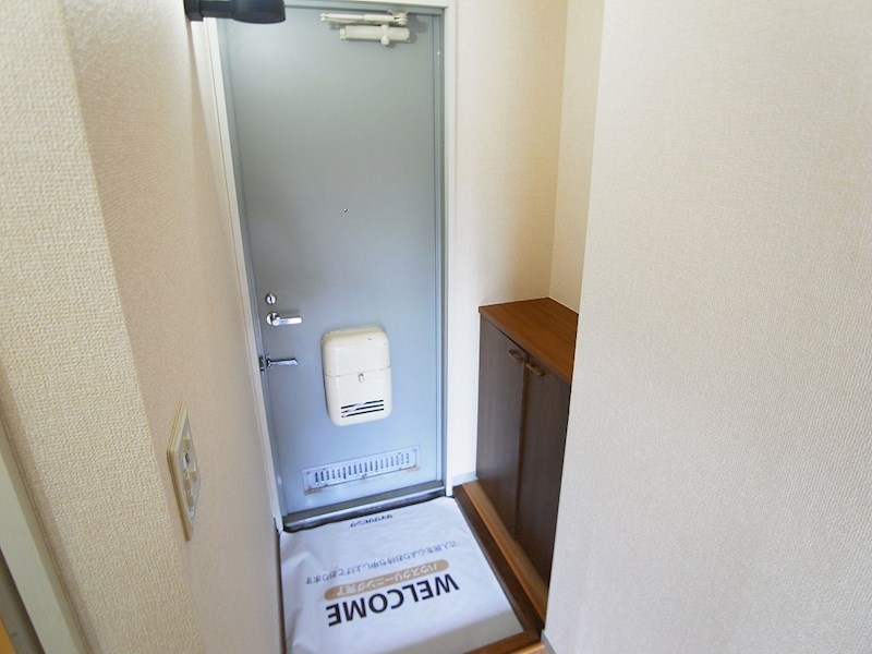 アメニティー８ 玄関