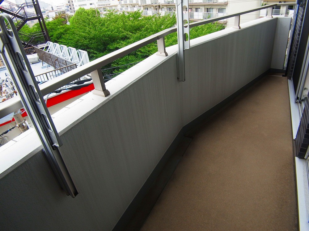 ミルーナヒルズエグラス梅島 ベランダ
