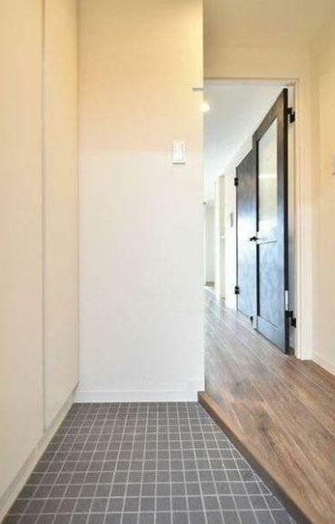 CRESCENT COURT　～クレセントコート～ 玄関