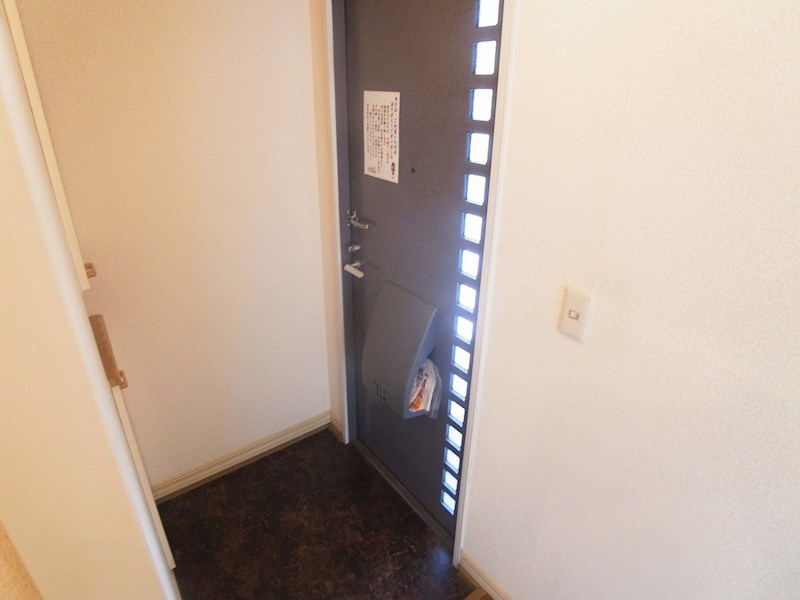 フィオーレ岡名 玄関