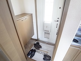 セジュール東初石  玄関