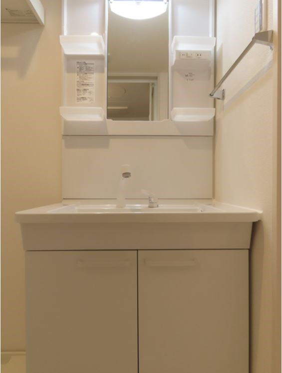 リブリ・June KALUNASIA その他2