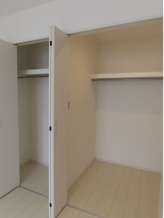 リブリ・June KALUNASIA その他3