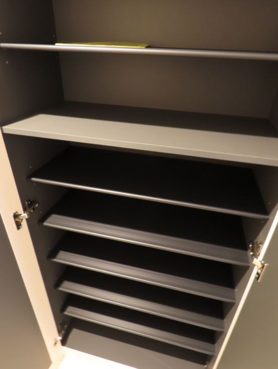 リブリ・June KALUNASIA 玄関