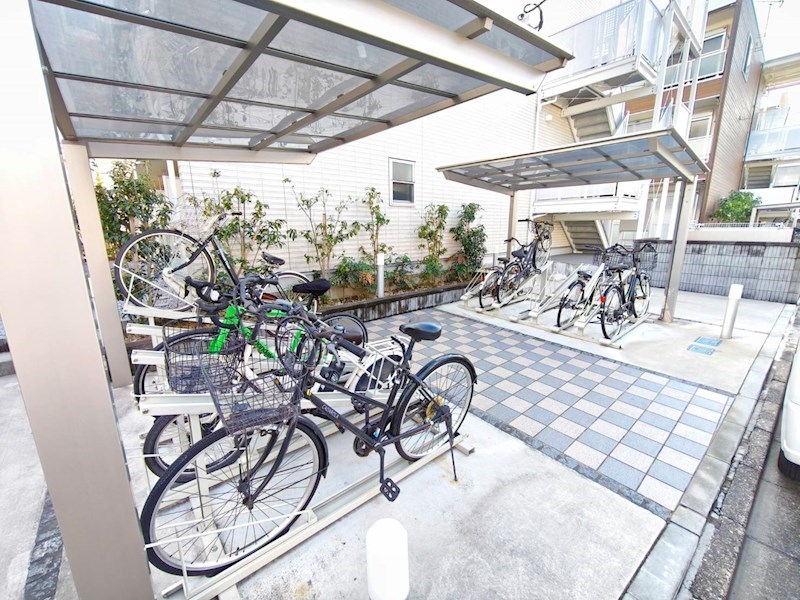 リブリ・June KALUNASIA その他外観4