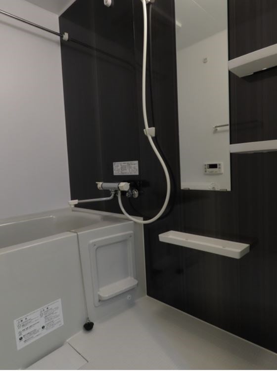 リブリ・June KALUNASIA 風呂画像