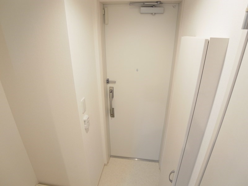 MAISON ENSOLEILLEE MATSUDO 玄関